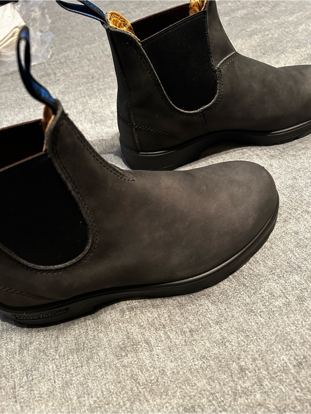 Unisex Rustic Black Blundstone Slip-On Chelsea Boots - Premium Leather - Picture 2 of 10